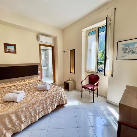 Hotel Desio Castellammare di Stabia Bagian luar foto